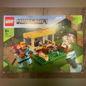 LEGO Minecraft Horse Stable (8+)